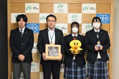 花の村づくり、寄付の使い道を説明　中札内養護の生徒ら道教育長訪問