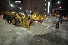 大雪災害から１週間　ダンプと交通誘導員不足で除排雪作業は難航　道内初、国と市の「スクラム除雪」も
