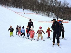 新得山スキー場がオープン　キッズレッスンも開催