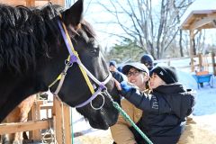 大雪後初の開園、雪の中の動物に歓声　おびひろ動物園冬季開園