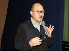 基調報告した佐藤教授