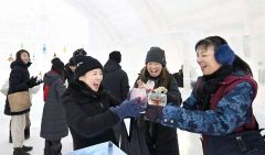 氷結の湖上、冬だけの“村”　鹿追しかりべつ湖コタン 11