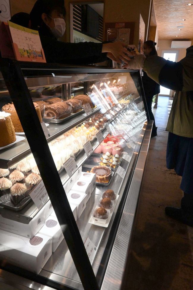 心込めたチョコ、誰に？　きょうバレンタインデー、菓子店にぎわう