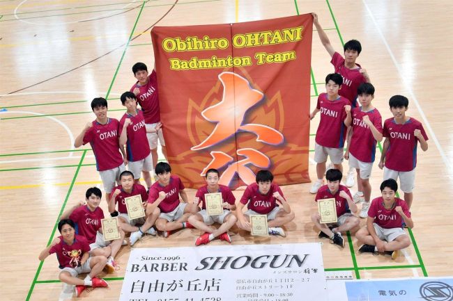 帯大谷男子団体Ｖで全国へ　木村３冠　バドミントン全国高校選抜北北海道予選