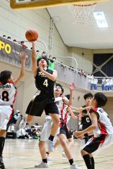 【男子１部決勝・光南―音更】シュートを放つ光南の（４）澤田旬平（黒色ユニホーム）
