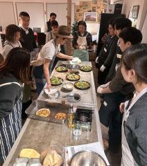 更別で料理通じた交流会を開催　デジ田活用した交流促進事業