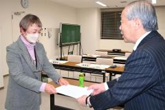 生きづらさ改善へ　第２期男女共同参画プラン案　町長に答申　音更