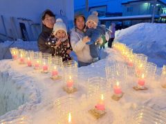 雪灯り広場、幻想的な光り楽しむ　新得