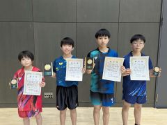 １年男子の入賞者。左から２人目が優勝した音更中の小林皇雅