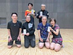 男子個人戦ダブルスBで入賞した選手たち(提供)
