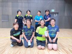 女子個人戦ダブルスBで入賞した選手たち(提供)