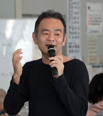 講演する筧さん