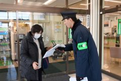 来店客に特殊詐欺に遭わないよう声を掛けた
