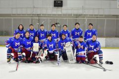 優勝した御影クラブ。前列左から３番目が齊藤直也主将