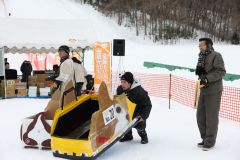 １００人超が冬遊び満喫　ナウマン全道そり大会１