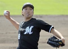 広島との練習試合で四回から登板し、２回を無失点に抑える好投を見せたロッテの河村説人（白樺学園高出）＝沖縄・コザしんきんスタジアム