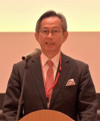 あいさつするアルプス技研の渡邉会長