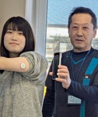 痛くない血糖値測定機器使いチームで健康指導　まつもと薬局自由が丘店