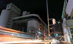 昼夜問わず人が閑散とする中心街（塩原真撮影）