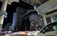 昼夜問わず人が閑散とする中心街（塩原真撮影）