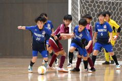 フェニックストーナメントＡ１回戦・Ｓｐｏ－ＲＥ幕別札婦負ＦＣ　ＢＬＵＥ―開西つつじが丘ＪｒＦＣ（金野和彦撮影）
