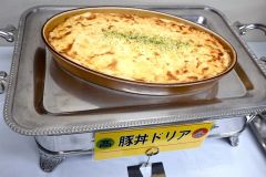 ウエスタン×帯南商業で新メニュー「豚丼ドリア」など登場へ 7