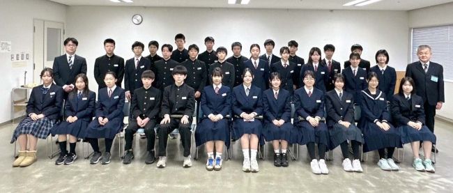 全国中学校冬季大会出場選手が市教育長に結果報告