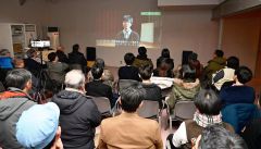 小林さんが制作した地域おこし協力隊ＰＲ動画を視聴する参加者