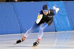【女子３０００メートル】低い姿勢でコーナーを駆け抜ける小丹枝萌衣（帯南商）