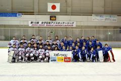 ８位の高須クリニック御影グレッズ（白色ユニホーム）と７位の昭和大学ブルーウインズ