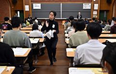 350人が希望の春に挑む 帯広畜産大で入試始まる 3
