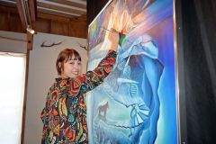 作品展を開いている佐々木さん
