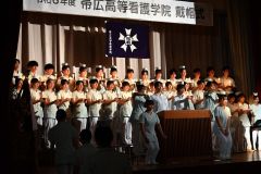 戴帽式に臨む１年生