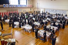 惜別の会などを通じ１２４年の歴史に幕を閉じることを惜しんだ参加者