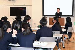 「想い」を伝えるには　ＪＡＧＡ栗谷さんが池田高で講演 2