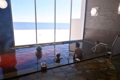 太平洋の大海原を一望できる大浴室