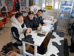 足湯に漬かり、メンチカツ　おびひろ自動車学校でふく井ホテルが出店