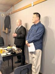 中崎会長（右）