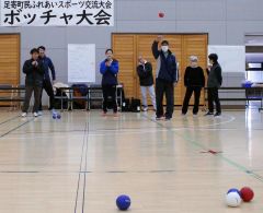 9歳から80代まで町内80人が参加した