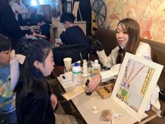 子どもも楽める空間にしようと出店された体験コーナー