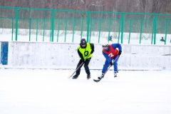 必死にプレーする生徒たち