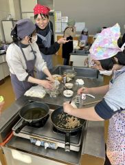 大豆ミート創作料理に挑戦した本別勇足小の児童