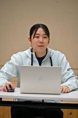 特別授業で講演する永原さん