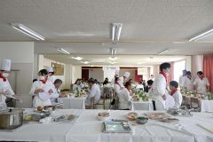 感謝を込めて学んだ調理の腕を披露　帯広調理師専門学校５１期生が卒業控え 5