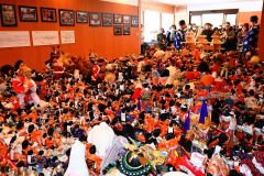 音更神社で人形供養　人形数千体 2