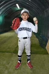 保護者有志が建てた屋内練習場で毎日トレーニングに打ち込む渡辺耀。「走力を生かして優勝に貢献する」と誓う