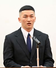 入隊予定者を代表してあいさつした岡崎さん