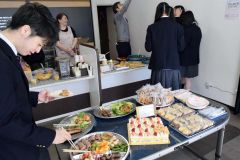 町民有志が池高生に卒業祝いのパーティー 3