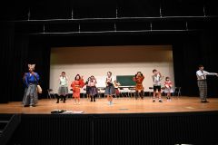 歌っている団員たち