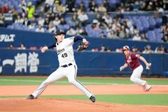 【オリックス－楽天】オープン戦に先発登板し、ランナーを許すも１回を無失点に抑えるオリックスの片山楽生（京セラドーム、大賀章好撮影）